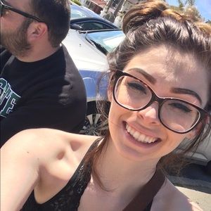 Meet your Posher, Dana